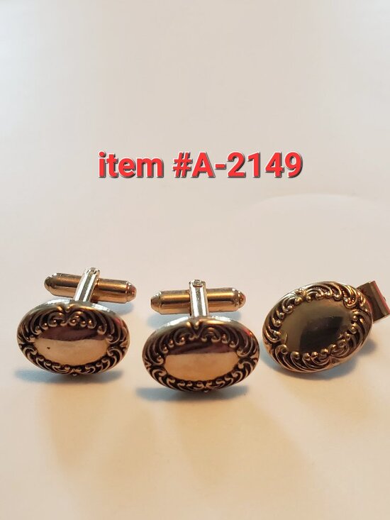 from GGMJTREASURES Accessories - 1 Pair of Cuff Links & matching Tie Clip, item #A-2149 ,wt 19 grams.